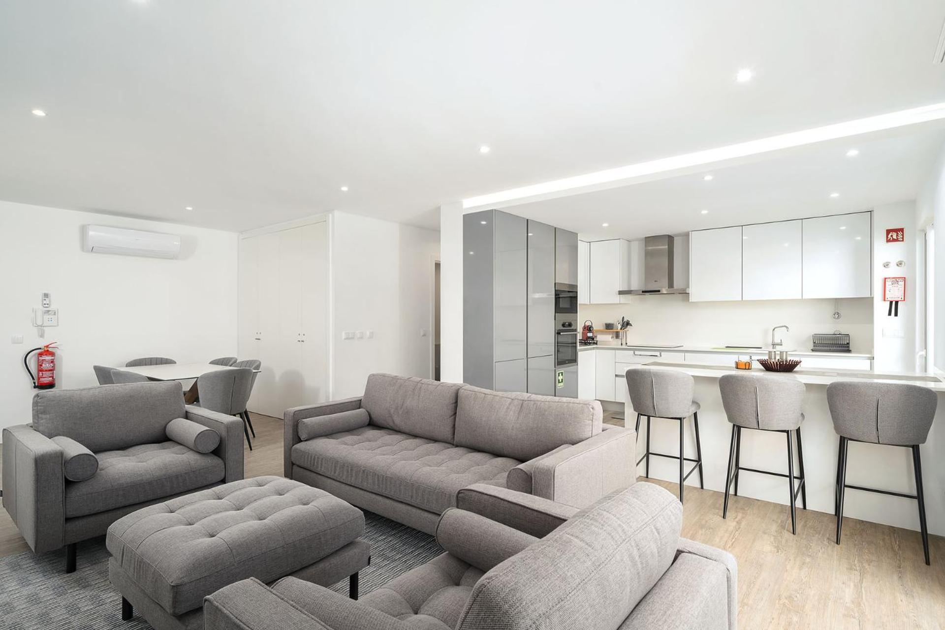 Modern 1 With Pool By Homing