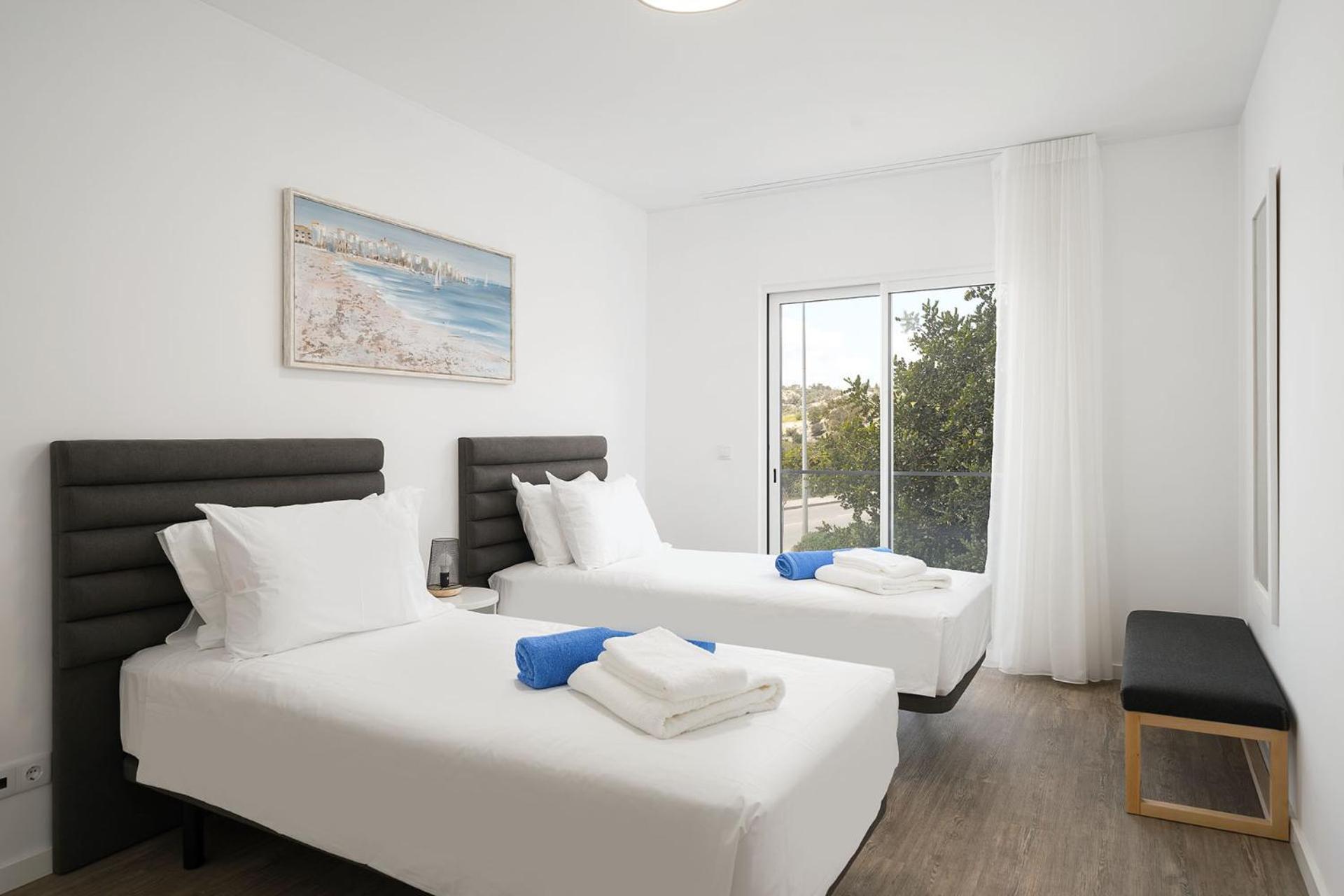 Apartment Modern 1 With Pool By Homing